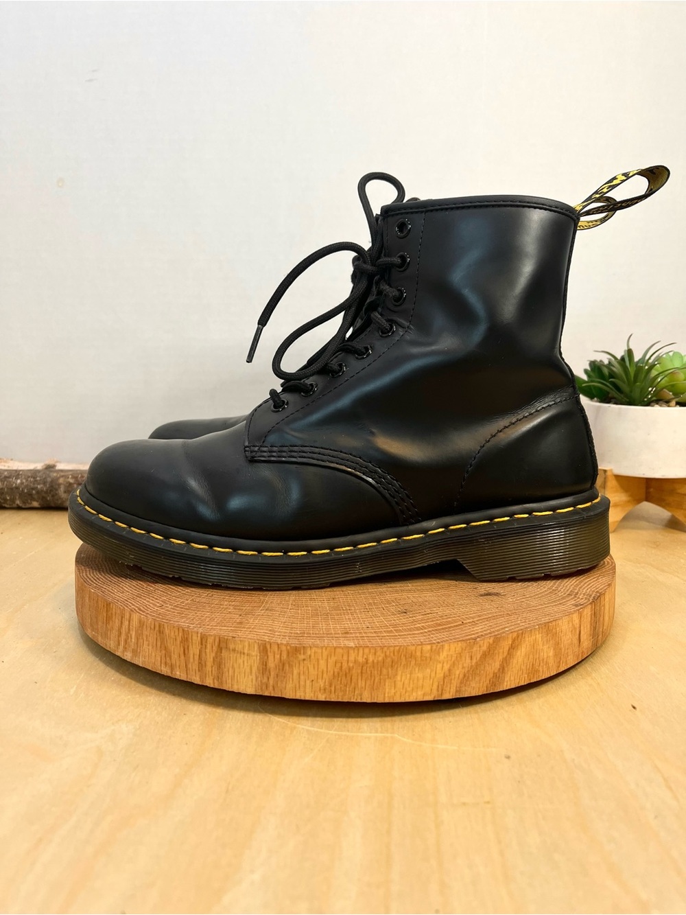 Pre-Owned Dr. Martens 1460 8-Eye Lace-Up Boots Size 9M/10L